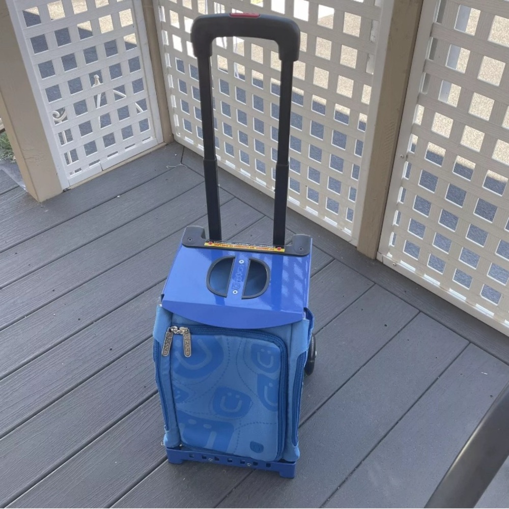 Pre- Owned Zuca Smile Cart Sport Bag Blue